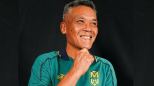 Pelatih-lokal-Hendri-Susilo-resmi-diperkenalkan-Malut-United.jpg