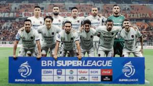 Skuad-Persita-Tangerang-saat-menghadapi-Persija-Jakarta.jpg