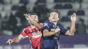 persita-vs-semen-padang-1.jpg