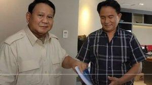 prabowo-meminta-yusril-menyembunyikan-sebuah-buku-dari-sorotan-kamera.jpg