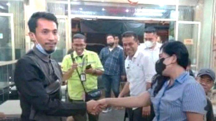 Viral Histeris Usir Petugas E-Parking, Emak-emak Jukir Liar di Medan Minta Maaf: Terbawa Emosi Aku