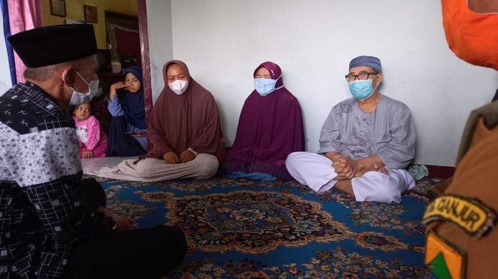 12enceritakan-detik-detik-setelah-anak-mereka-ditusuk-di-cianjur-selasa-2552021.jpg
