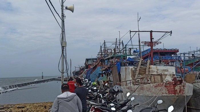 2-cumi-di-dermaga-tersebut-selama-dua-hari-usai-menusuk-pratu-sahdi.jpg