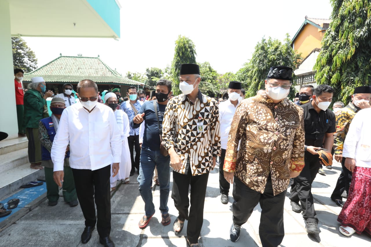 Berita Ganjar Pranowo: Sorot Hubungan Ganjar-Airlangga, Pengamat Ungkit Sikap PDIP ke sang Gubernur