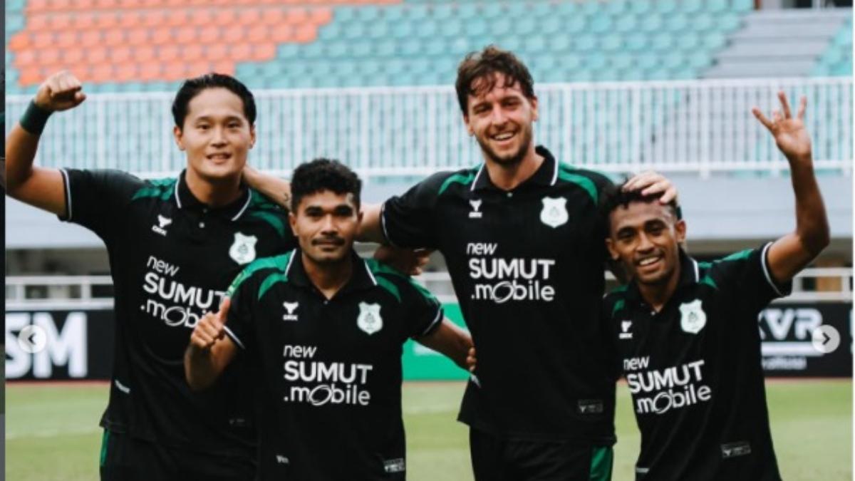 AKSI-LAGA-Selebrasi-PSMS-Medan-bersama-2-pemain-asingnya.jpg