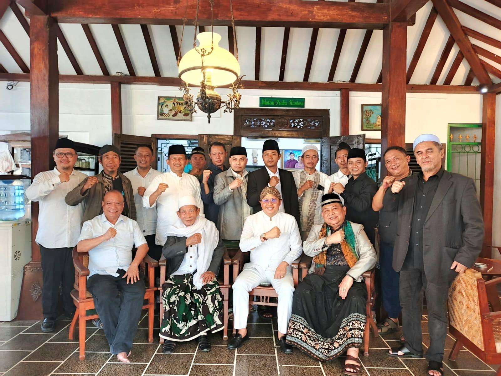 AM-Putut-Prabantoro-KH-Fathulloh-Suyuti-Toha.jpg