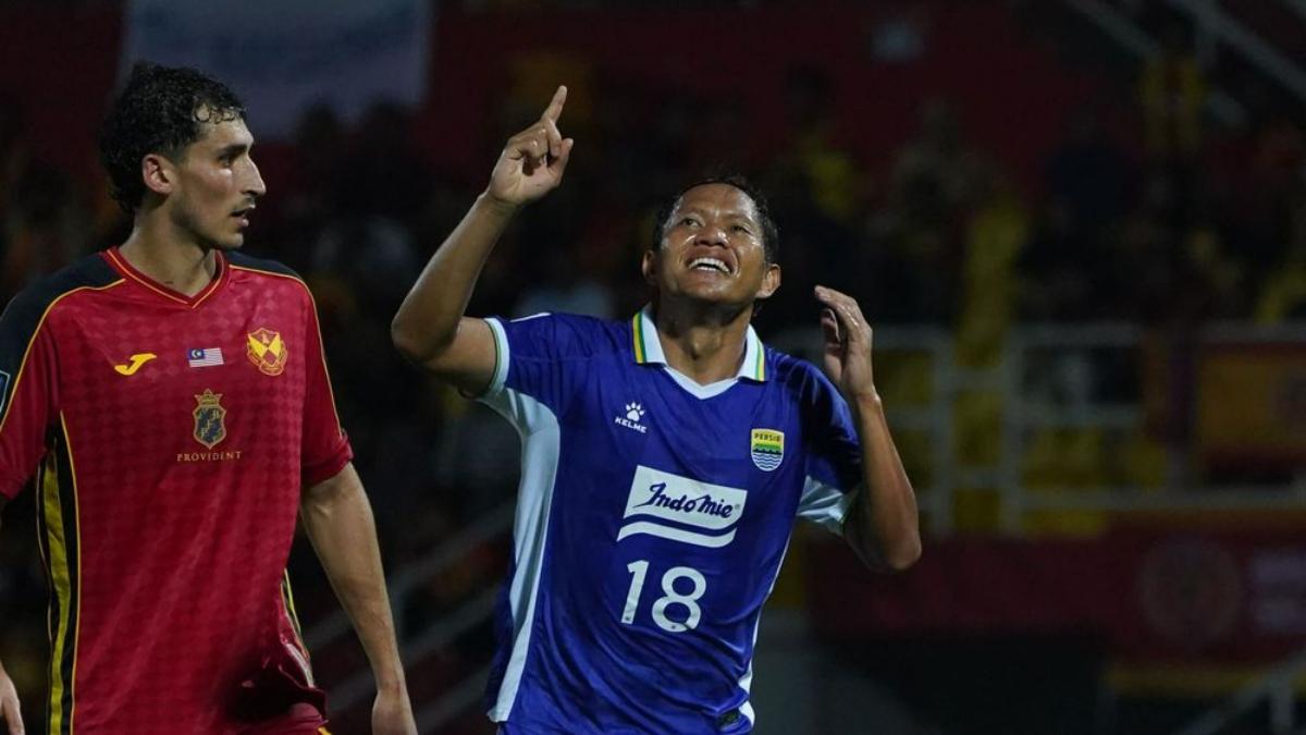 Adam-Alis-setelah-mencetak-gol-ke-gawang-Selangor-FC.jpg