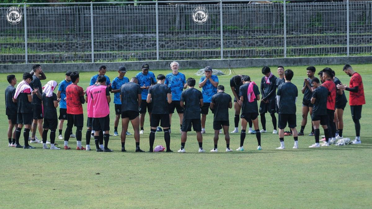 Arema-FC-di-Sesi-Latihannya-Jelang-Liga-1-2024.jpg