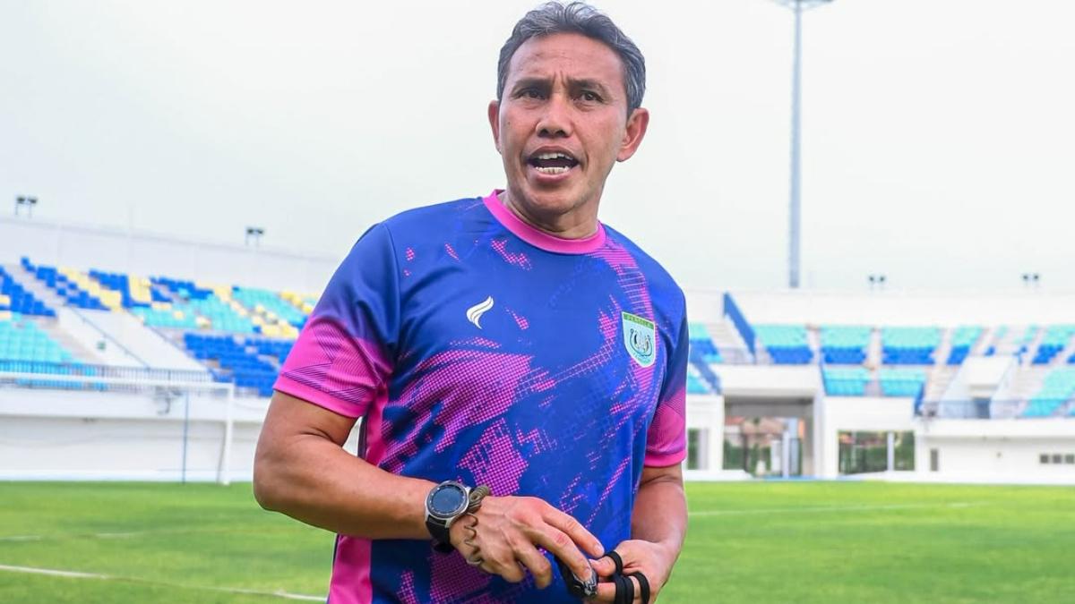 Bima-Sakti-resmi-memimpin-latihan-Persela-Lamongan.jpg