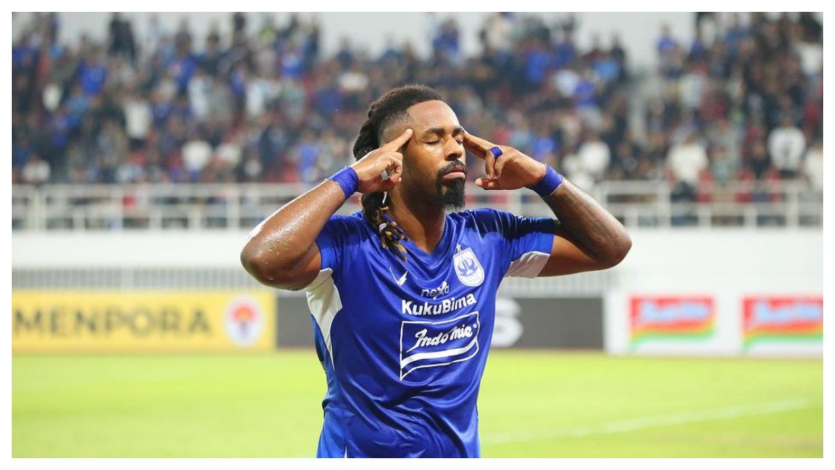 Carlos-Fortes-saat-memakai-jersey-PSIS-Semarang.jpg