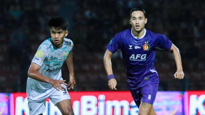 Duel-Ezra-Walian-di-Laga-Persik-Vs-Persib-Liga-1-2024.jpg