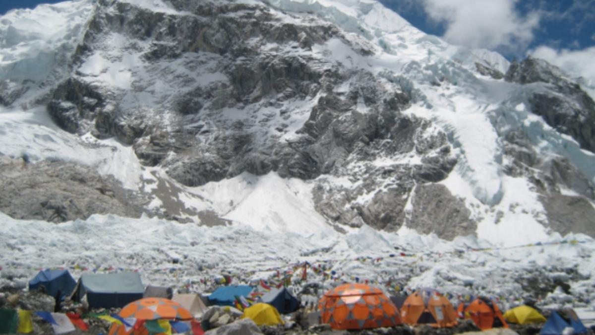 Menakklukkan Dunia: 10 Tujuan Pendakian Paling Ikonik dengan Rute yang Mengagumkan