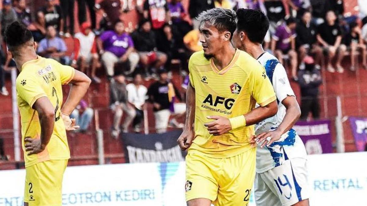 Suami Okie Agustina Resmi Didepak Persik Kediri: Persis Solo dan PSS Sleman Yakin Tak Tertarik?