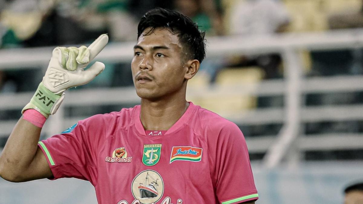 Kiper-Pelapis-Persebaya-Andhika-Ramadhani.jpg