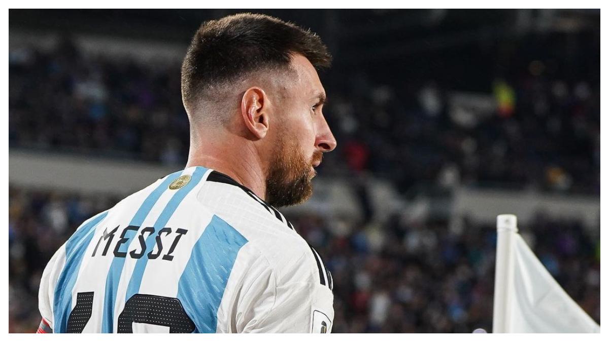 Lionel-Messi-saat-berseragam-Timnas-Argentina.jpg