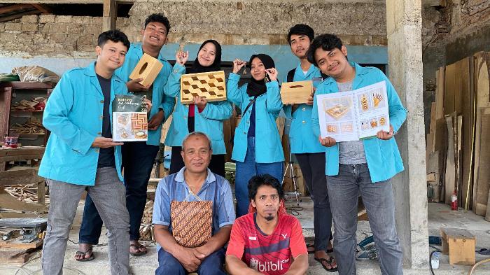 Lakukan Pengabdian Masyarakat, Mahasiswa UNS Berikan Pendampingan UMKM Ekspor di Karanganyar