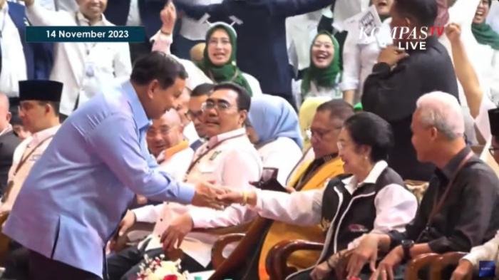 Momen-Prabowo-bersalaman-dengan-Megawati.jpg