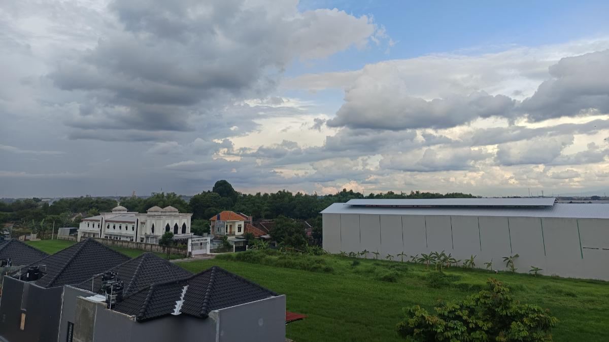 Prakiraan Cuaca Hari Ini 12 Desember 2025 di Jawa Timur: Cek Wilayah Malang, Surabaya, hingga Kediri