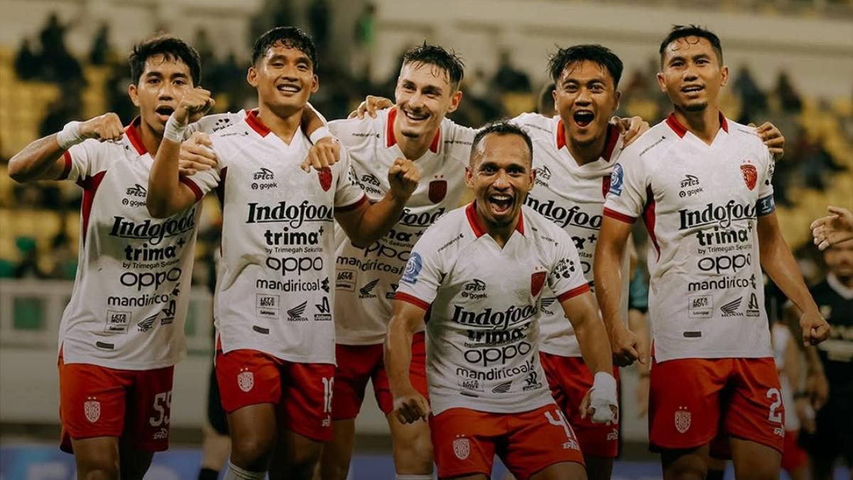 Para-pemain-Bali-United-merayakan-gol-Kadek-Agung-ke-gawang-Dewa-United.jpg