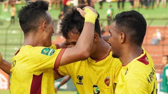 Para-pemain-Sriwijaya-FC-melakukan-selebrasi-setelah-mencetak-gol-ke-gawang-PSMS-Medan.jpg