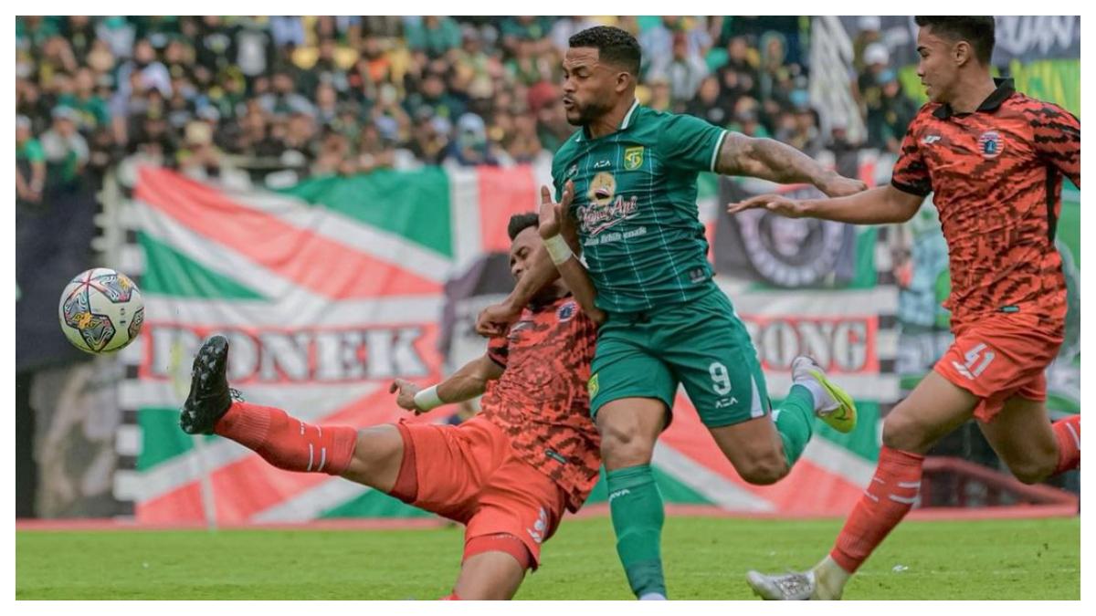 Paulo-Victor-saat-berseragam-Persebaya-pada-pertandingan-melawan-Persija.jpg