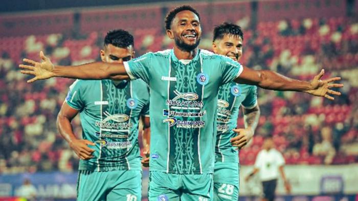 Pemain-PSBS-Biak-Williams-Lugo-merayakan-gol-ke-gawang-Bali-United.jpg