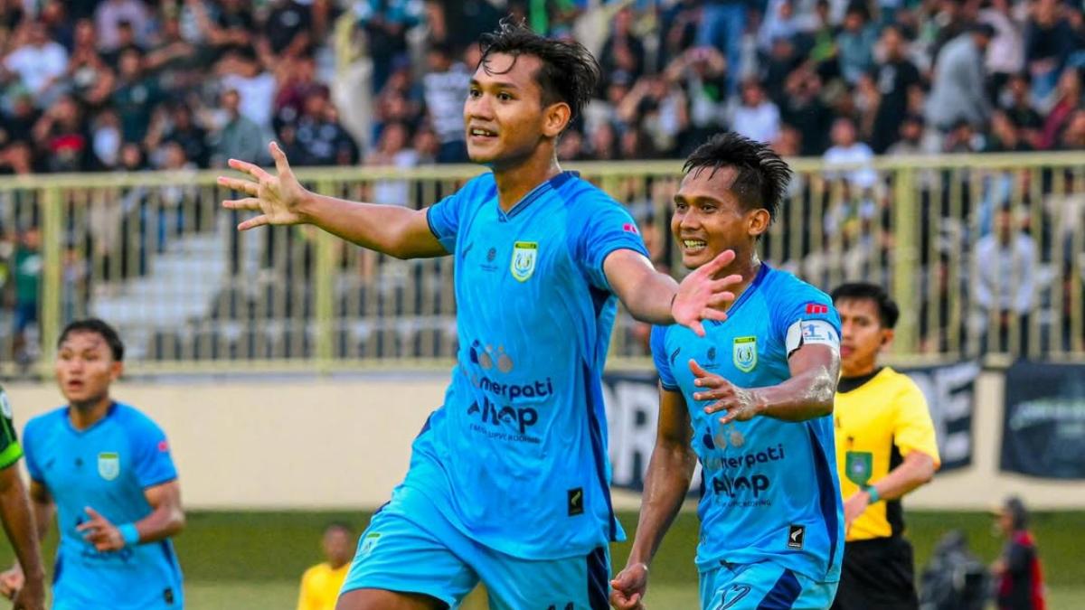 Pemain-Persela-Lamongan-Titan-Agung-merayakan-gol.jpg