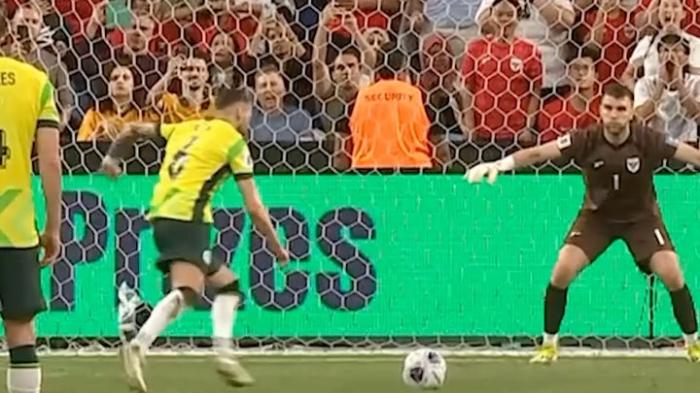 Penalti-Australia-ke-Gawang-Timnas-Indonesia.jpg