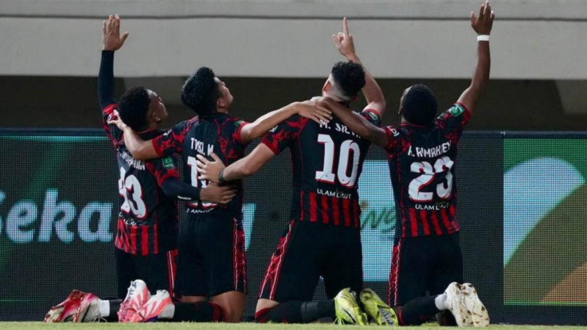 Persipura-Jayapura-berselebrasi-setelah-mencetak-g-persipal.jpg