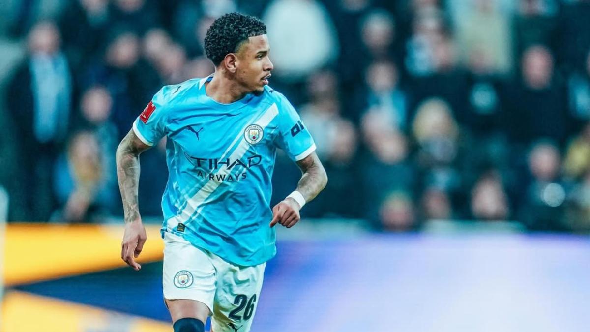 Potret-Savinho-bersama-Manchester-City.jpg