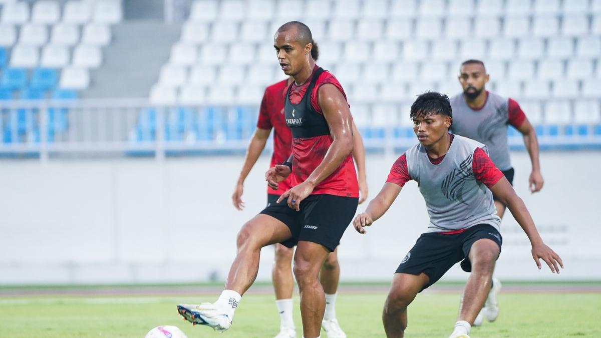 Potret-Wiliam-Marcilio-saat-ikut-sesi-latihan-Arema-FC-di-stadion-Kanjuruhan.jpg