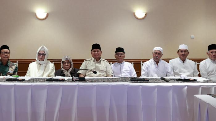 Prabowo-duduk-bersama-para-Kiai-NU-di-Jawa-Timur-Kamis-28-September-2023.jpg