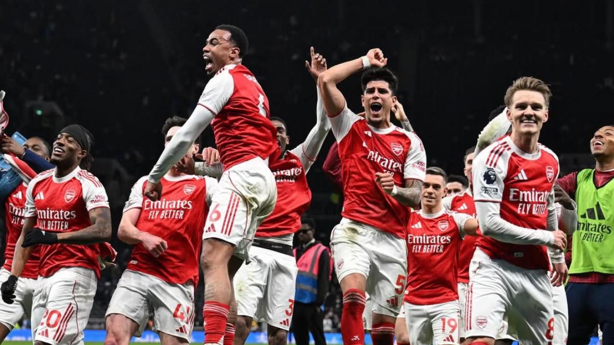Selebrasi-Skuad-Arsenal.jpg