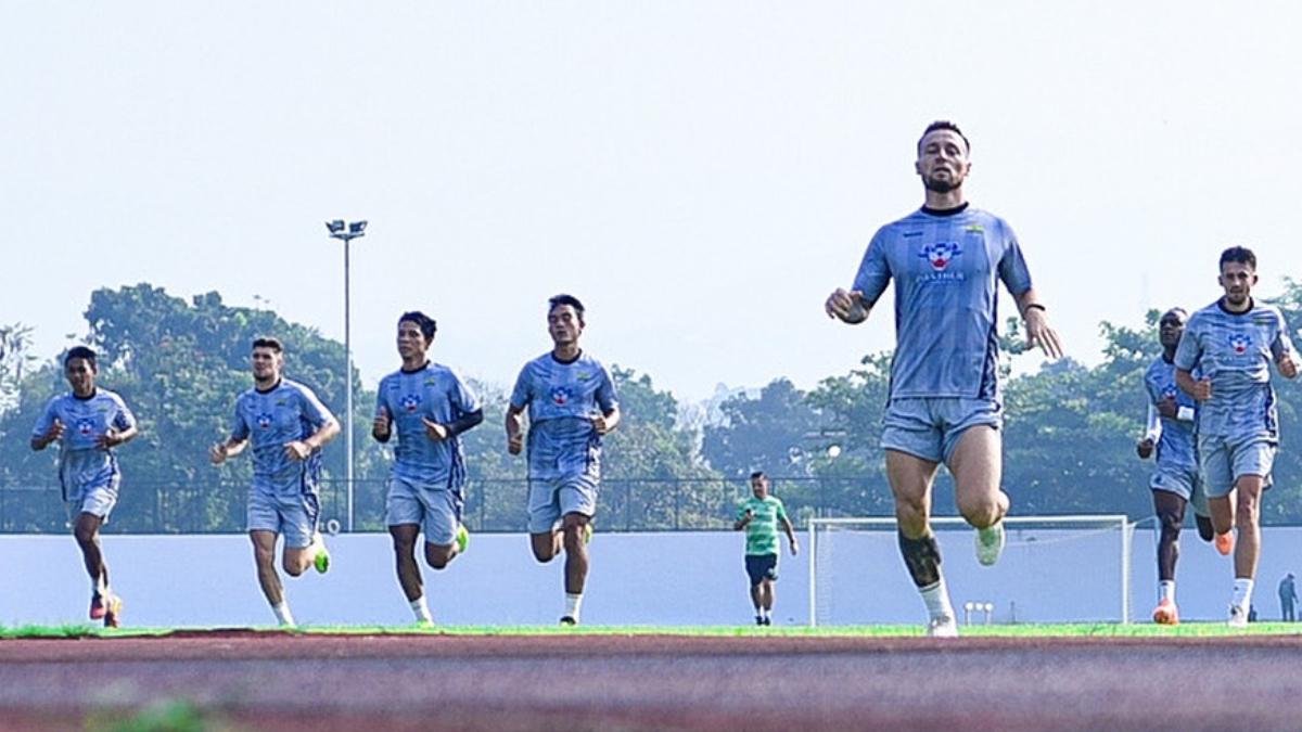 Sesi-Latihan-Persib-Bandung-2024.jpg