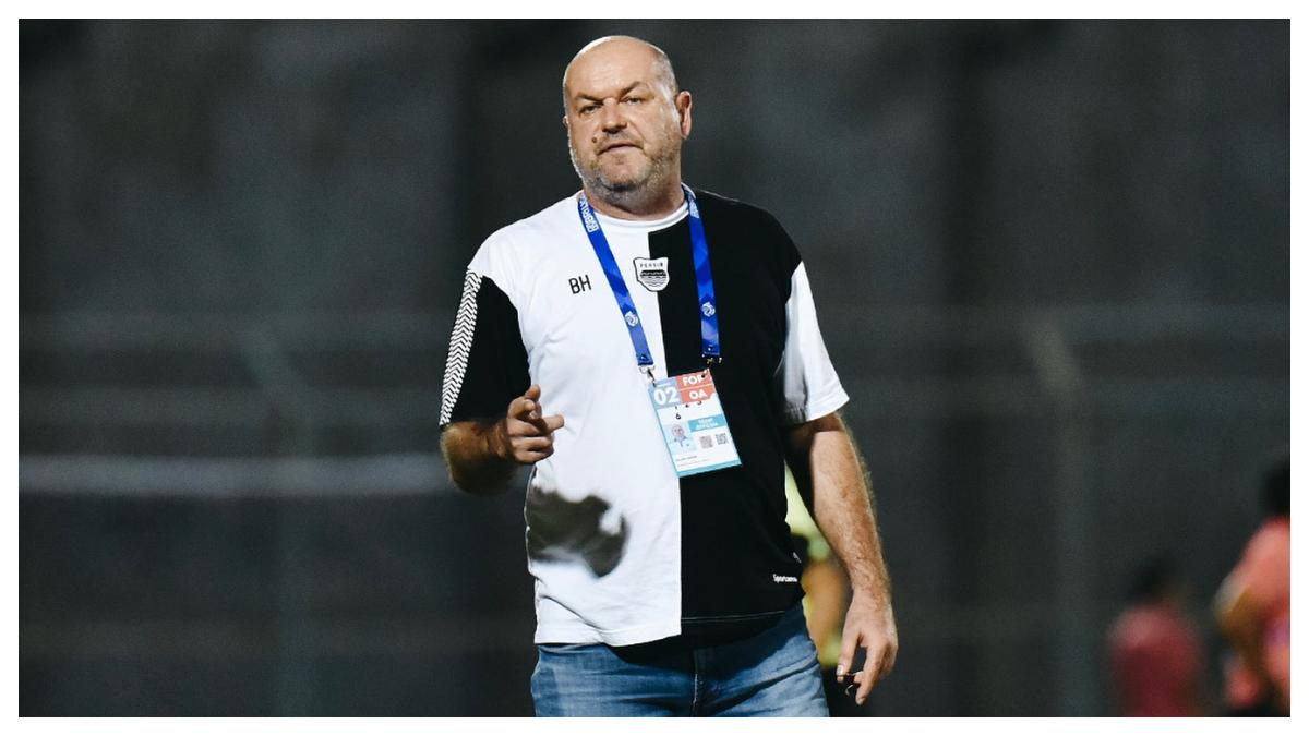 Jelang Hadapi Borneo FC, Pelatih Persib Bandung Justru Dibuat Kepikiran Duel Kontra Persija Jakarta