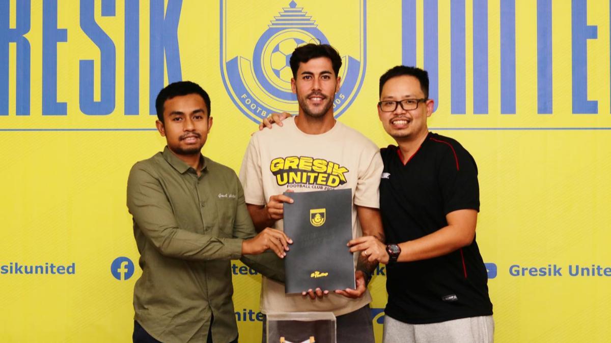 Striker-Baru-Gresik-United-Victor-Bertomeu.jpg