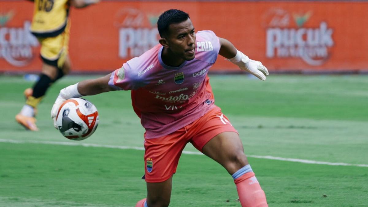 Nasib Ngenes Teja: Tampil Gemilang di Persib & Catat Rekor, tapi Tak Masuk Nominasi Kiper Terbaik