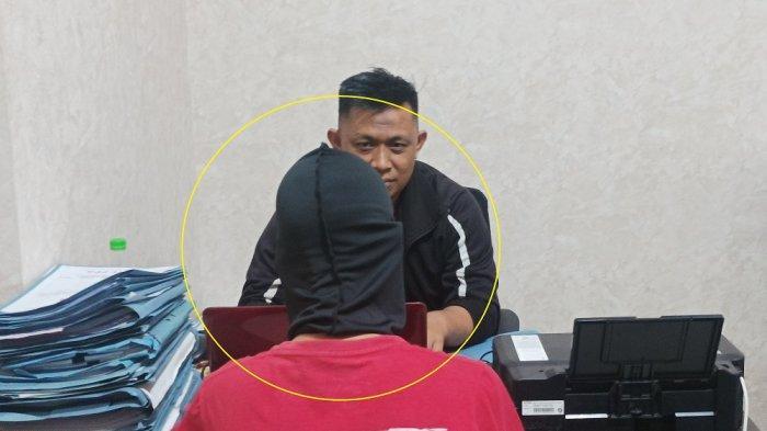 Tersangka-pencabulan-anak-di-bawah-umur-di-ruang-penyidik-PPA-Satreskrim-Polres-Gowa.jpg