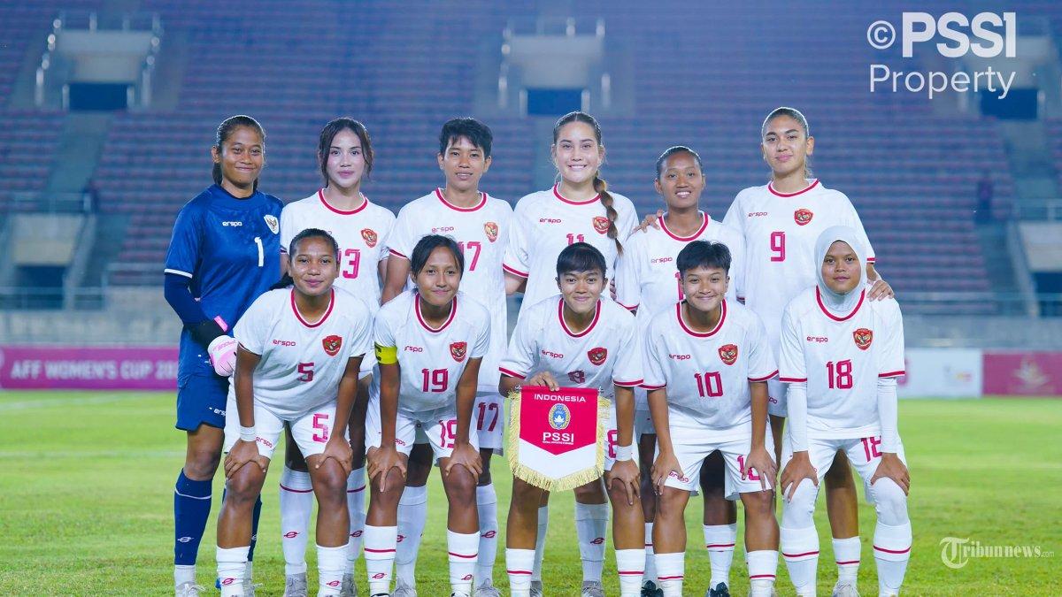 Timnas-Wanita-Indonesia-foto-bersama.jpg