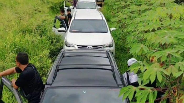 Viral Video Puluhan Mobil Terjebak di Perkebunan Singkong, Lewati Jalan Tanah dan Terjal, Kok Bisa?