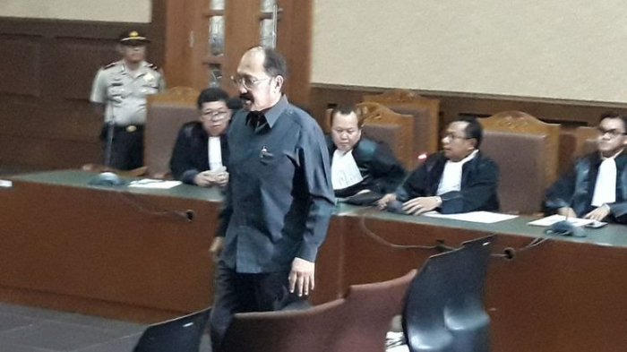 advokat-fredrich-yunadi-duduk-di-kursi-terdakwa-di-pengadilan-tipikor-jakarta-kamis-822018_20180208_140041.jpg