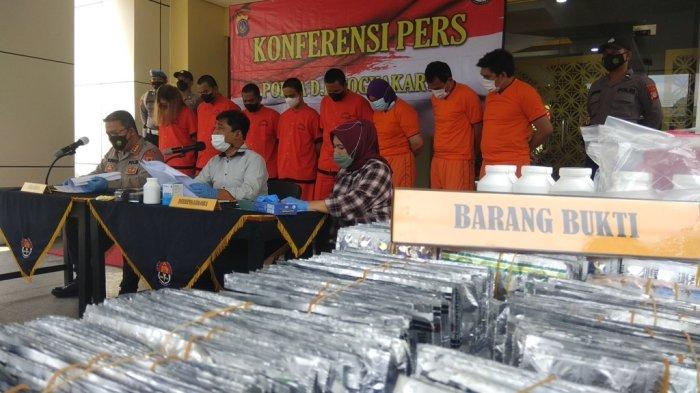 Terlibat Jaringan Obat Berbahaya Lintas Provinsi, Polisi Ungkap Peran Guru dan Pacarnya di Sleman