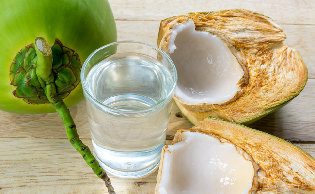 Siapa Sangka, 7 Manfaat Kesehatan Ini Akan Kamu Dapatkan Jika Rajin Minum Air Kelapa