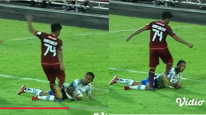 aksi-bek-borneo-fc-rifad-tendang-fullback-persib.jpg