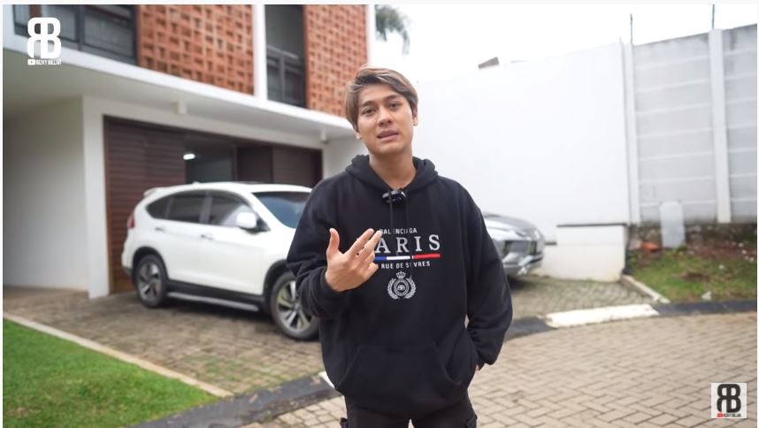 aktor-rizky-billar-dalam-kanal-youtube-rizky-billar-jumat-6112020.jpg
