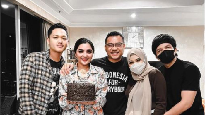 anang-hermansyah-azriel-atta-halilintar-dan-aurel-rayakan-ulang-tahun-ashanty.jpg