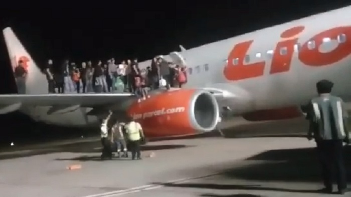 ancaman-bom-di-pesawat-lion-air_20180528_222024.jpg