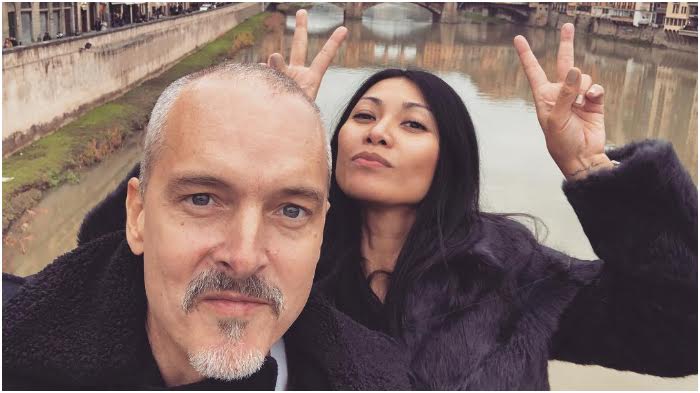 Perlakuan Manis Anggun C Sasmi kepada sang Suami saat Bersantai di Rumah