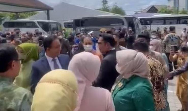anies-baswedan-bertemu-ridwan-kamil-di-acara-pernikahan-kaesang-dan-erina.jpg