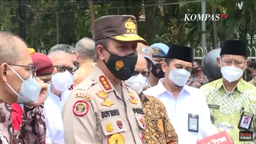 ar-memberikan-keterangan-soal-bom-bunuh-diri-di-makassar-senin-2932021.jpg